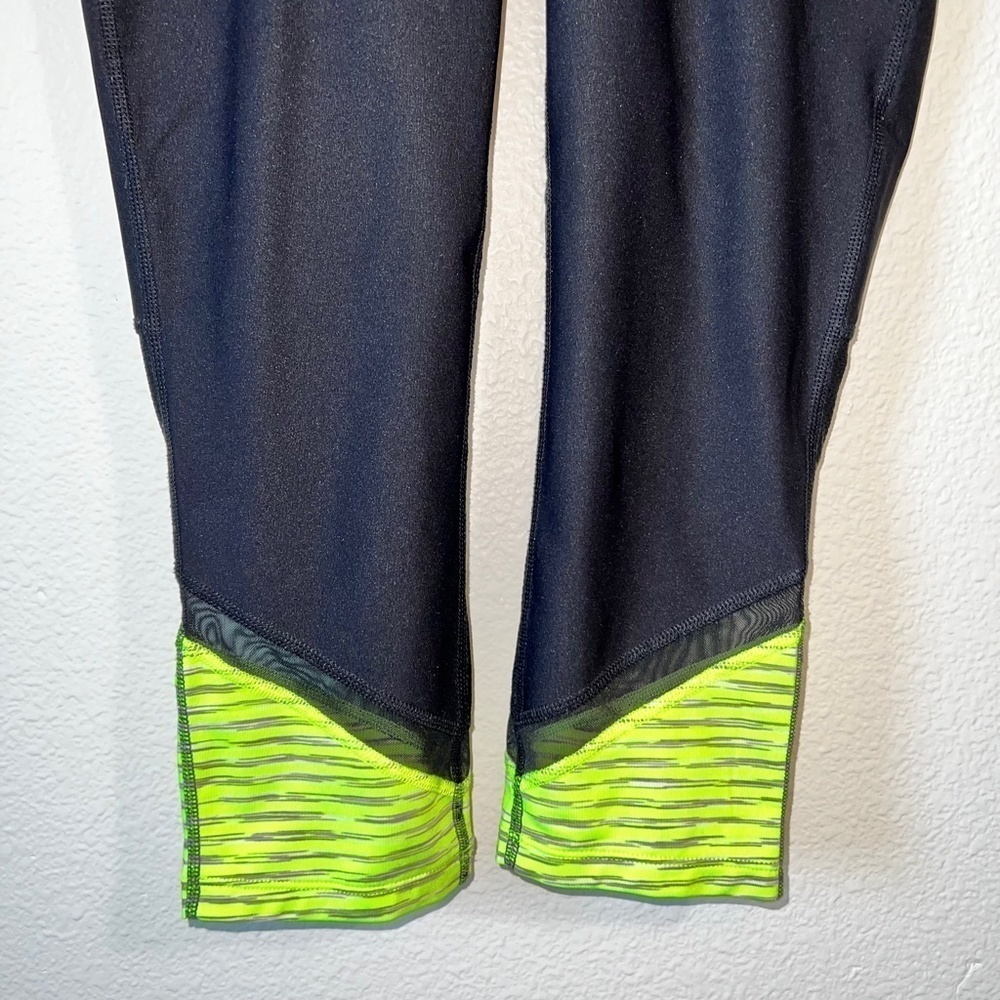Xersion High Waisted Performance Fitted Capri Athletic Leggings Size Small - Picture 2 of 4